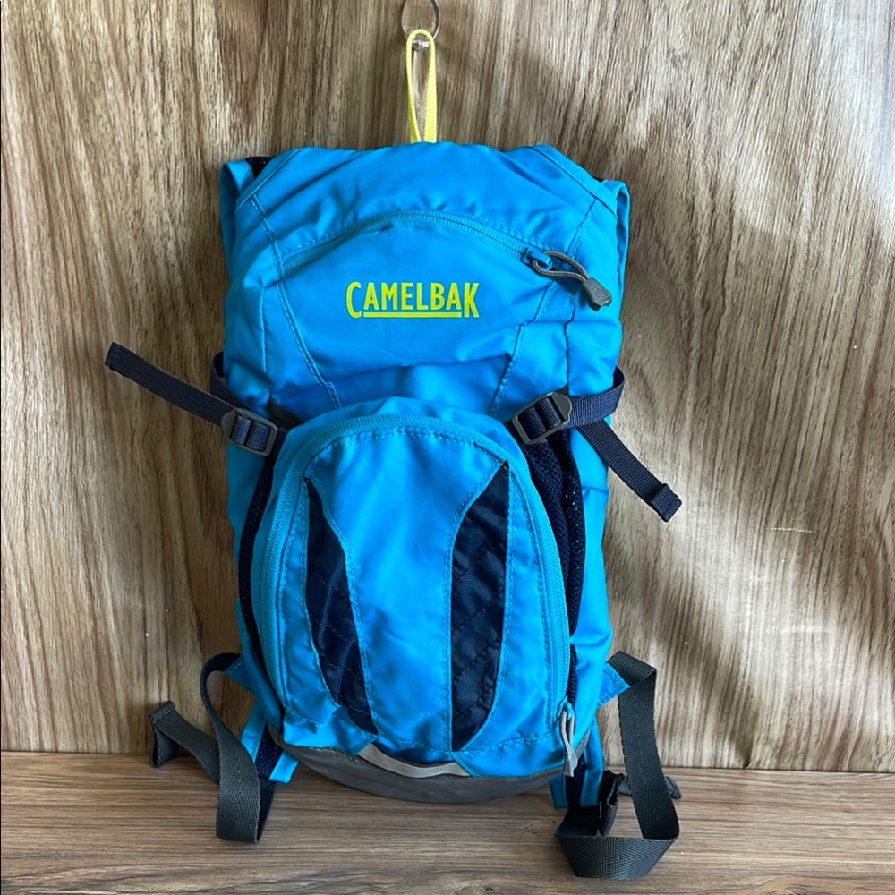 Pre-owned CamelBak Kids Mule Blue Hydration Backpack w/o Reservoir Hiking Pack